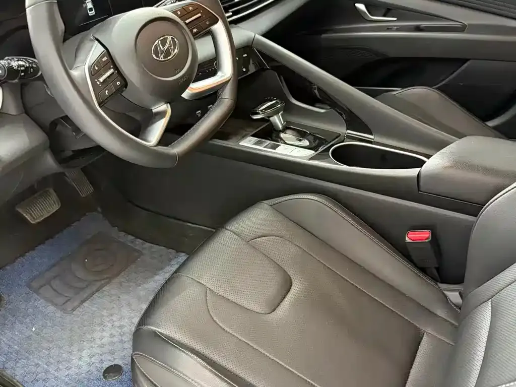 Hyundai Elantra — фото 2