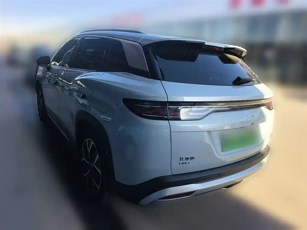 BYD L DM-i — фото 7