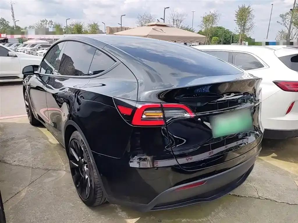 Tesla Model Y — фото 5