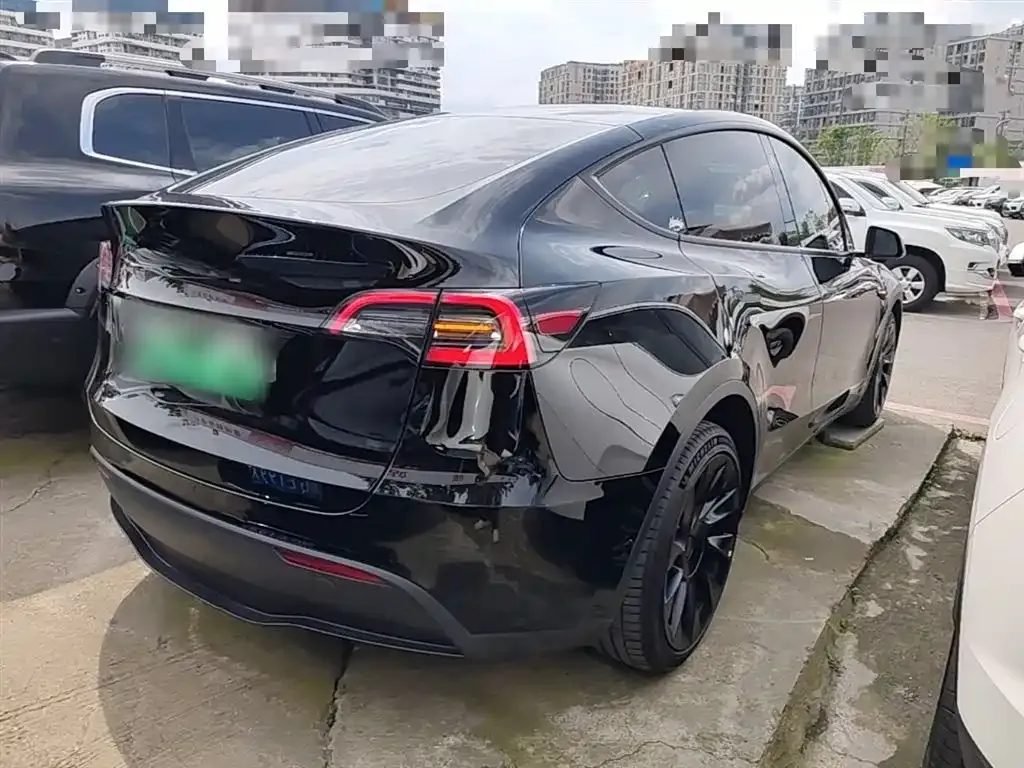 Tesla Model Y — фото 4