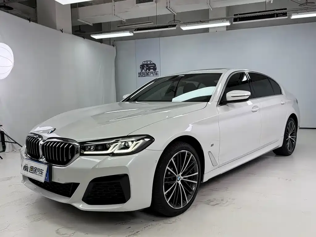 BMW 5 Series — фото 1
