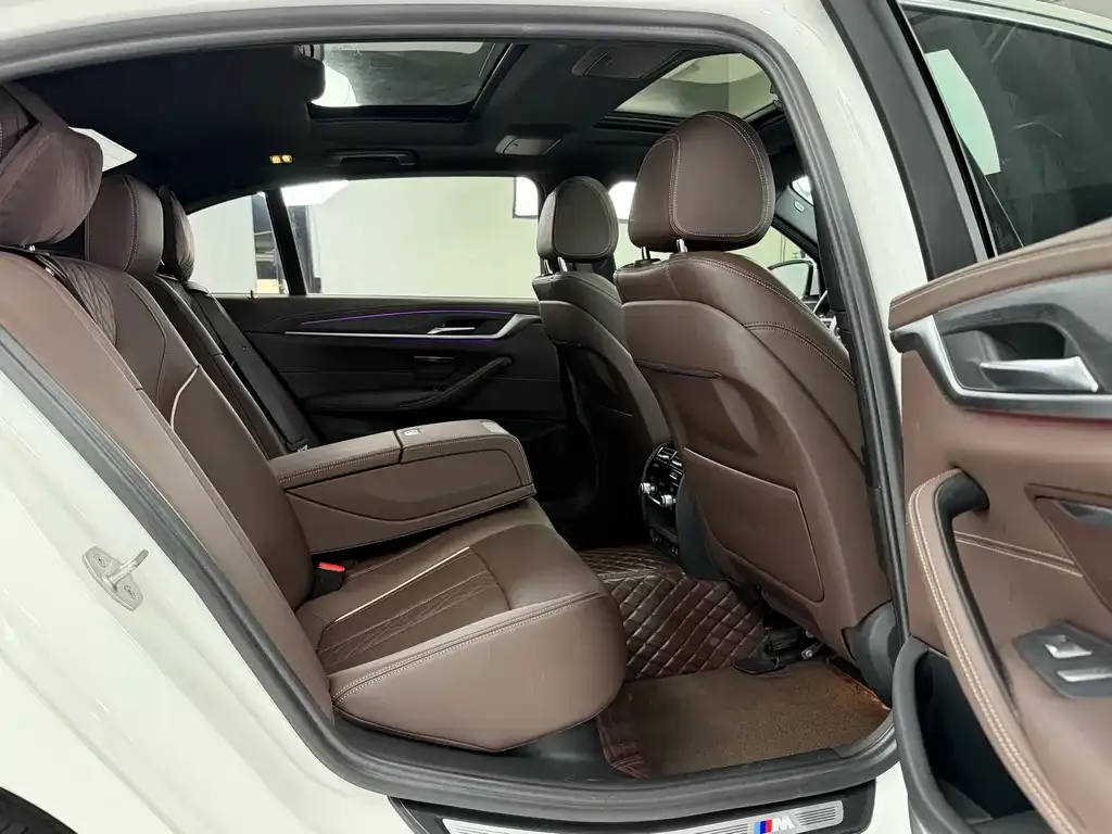 BMW 5 Series — фото 10