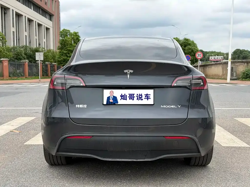 Tesla Model Y — фото 5