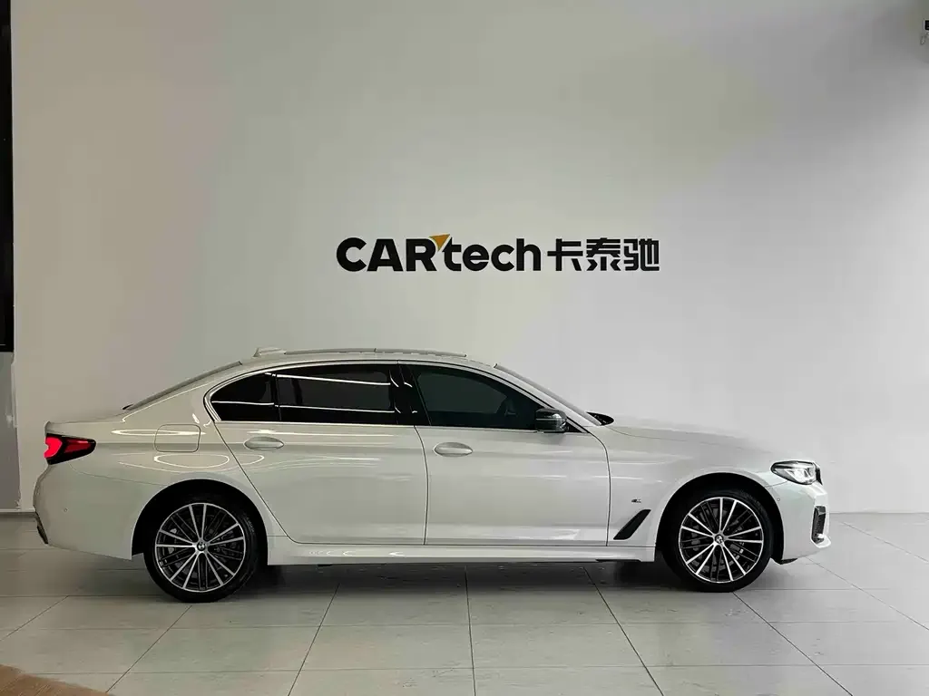 BMW 5 Series — фото 10