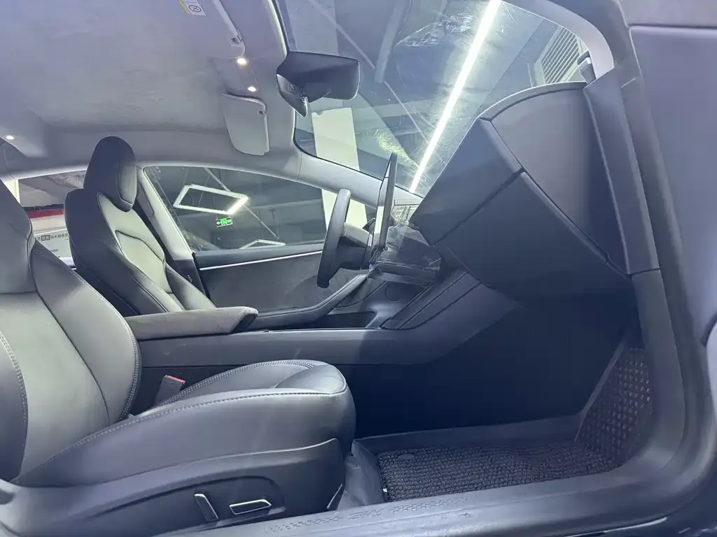 Tesla Model 3 — фото 2