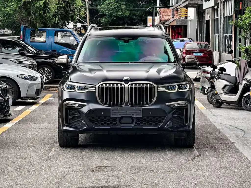 BMW X7 — фото 10