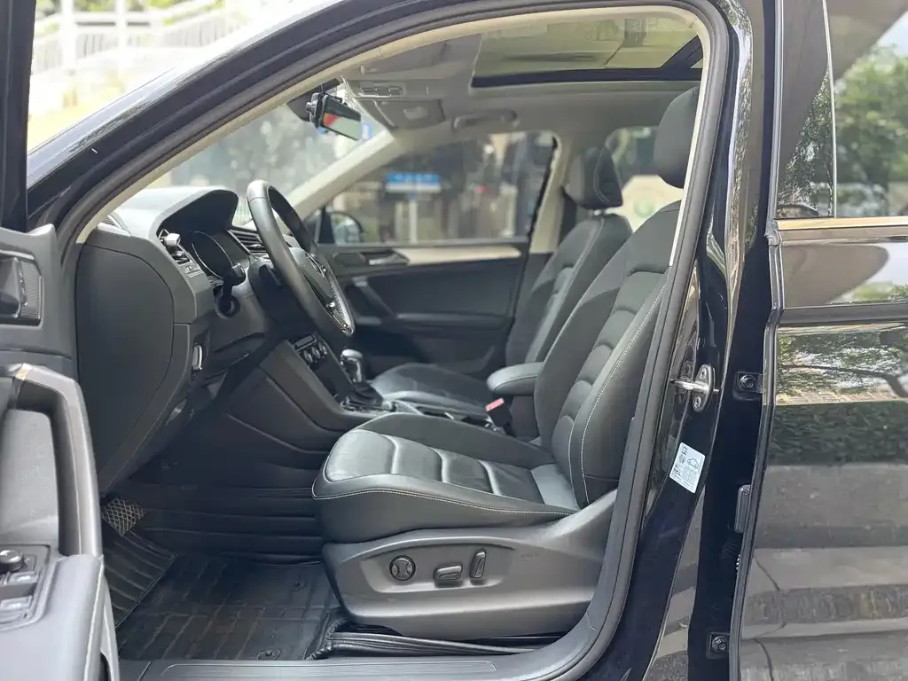 Volkswagen Tiguan L 2021 из CN, фото 4