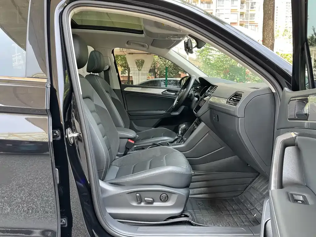 Volkswagen Tiguan L 2021 из CN, фото 3