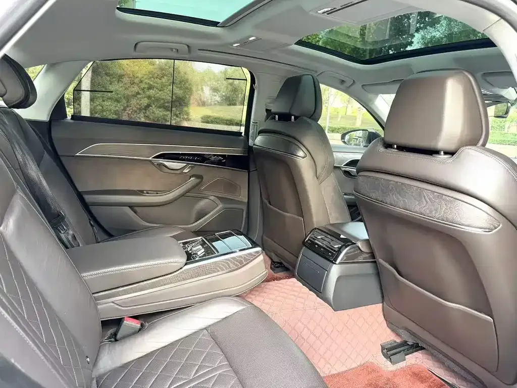 Audi A8 2021 из CN, фото 2