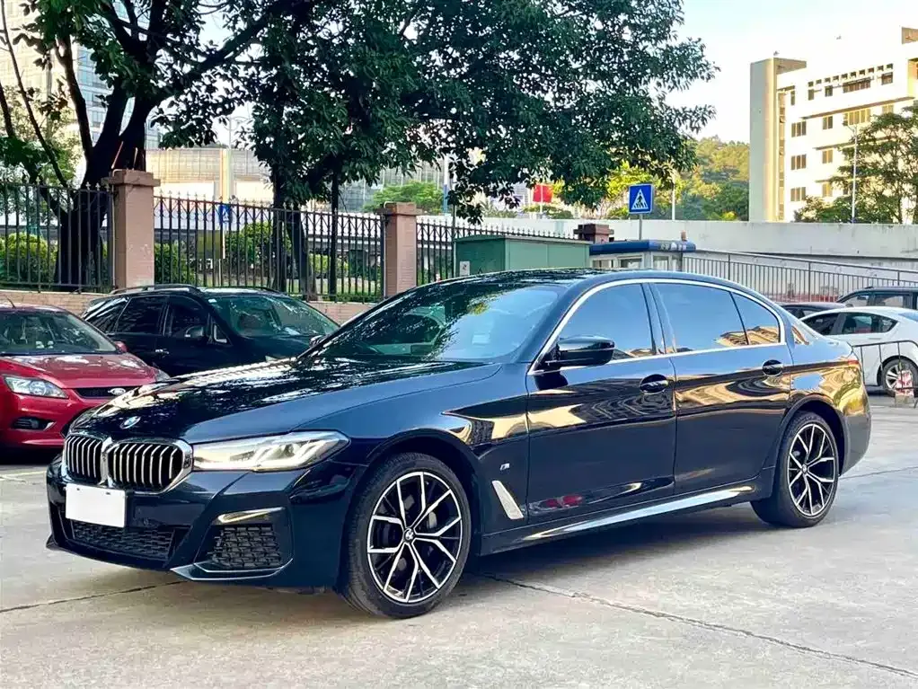 BMW 5 Series — фото 1