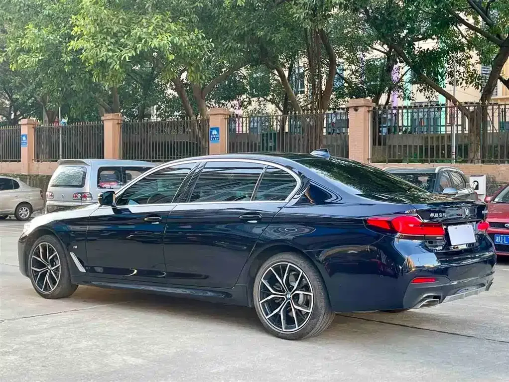 BMW 5 Series — фото 5