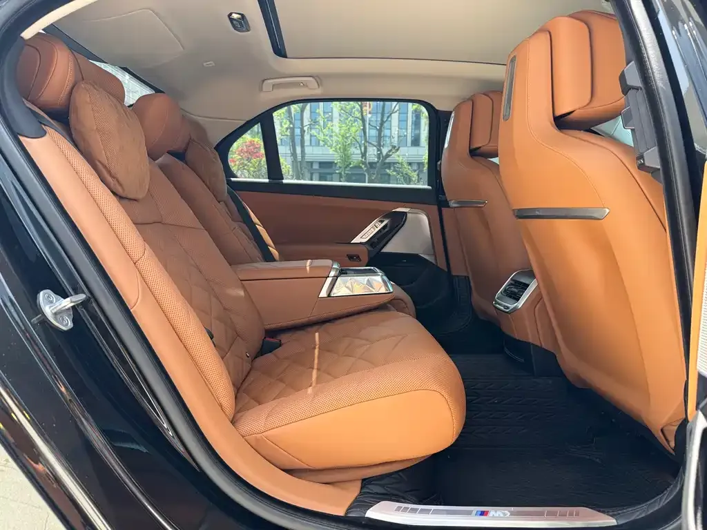 BMW 7 Series 2024 из CN, фото 4