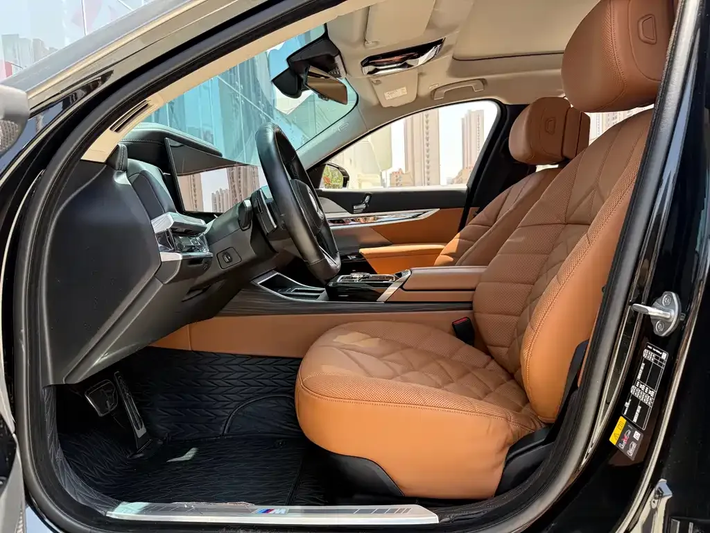 BMW 7 Series 2024 из CN, фото 3