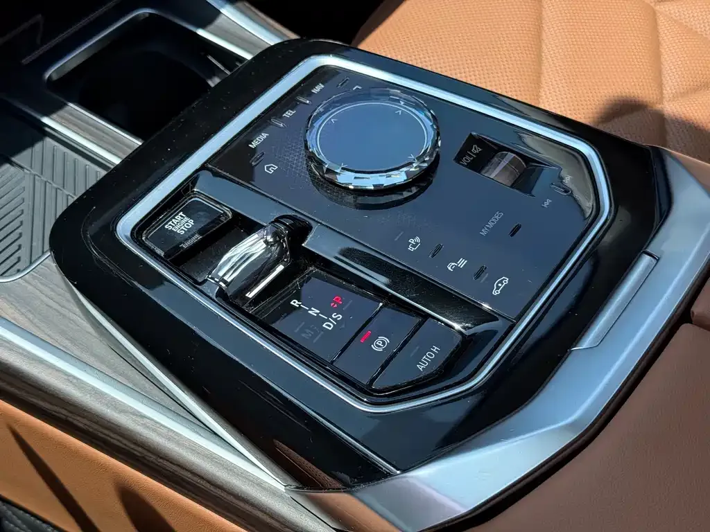 BMW 7 Series 2024 из CN, фото 8