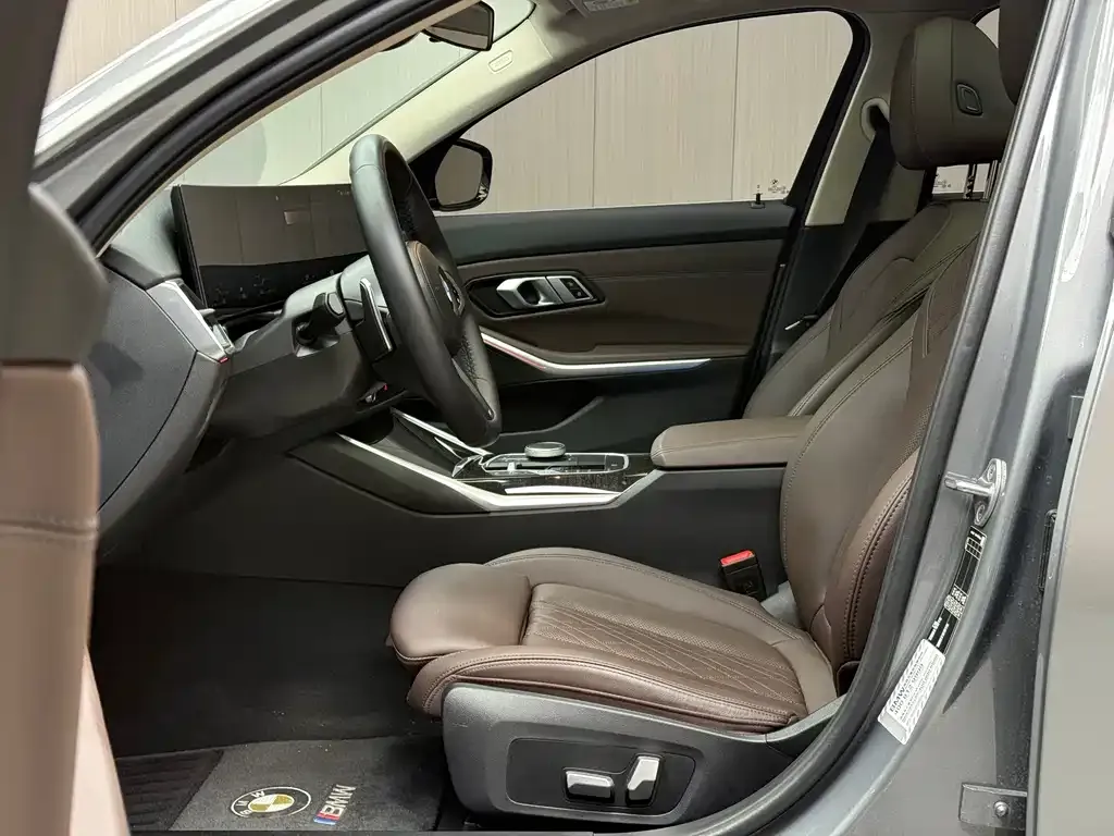 BMW 3 Series 2023 из CN, фото 2