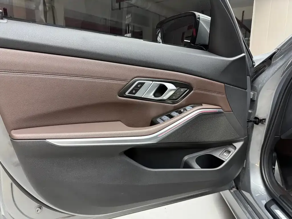 BMW 3 Series 2023 из CN, фото 4