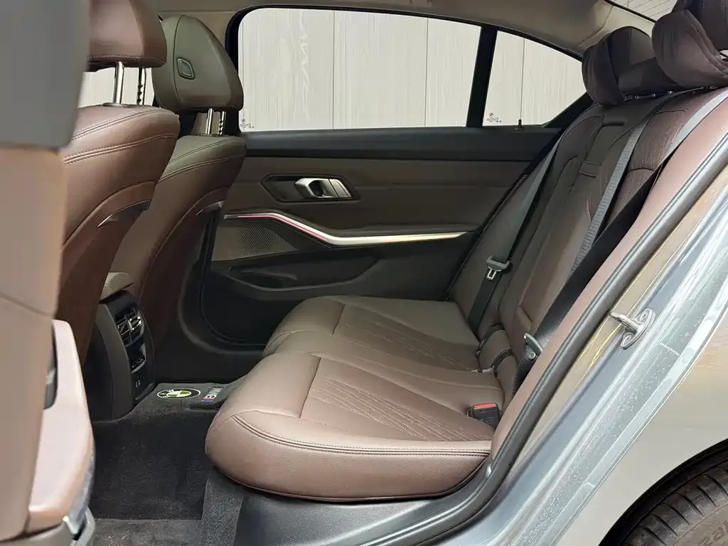 BMW 3 Series 2023 из CN, фото 7