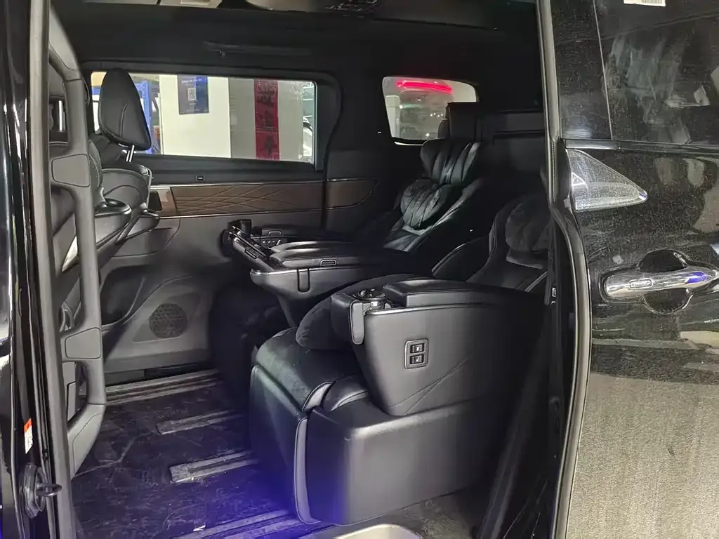 Toyota Vellfire 2024 из CN, фото 8