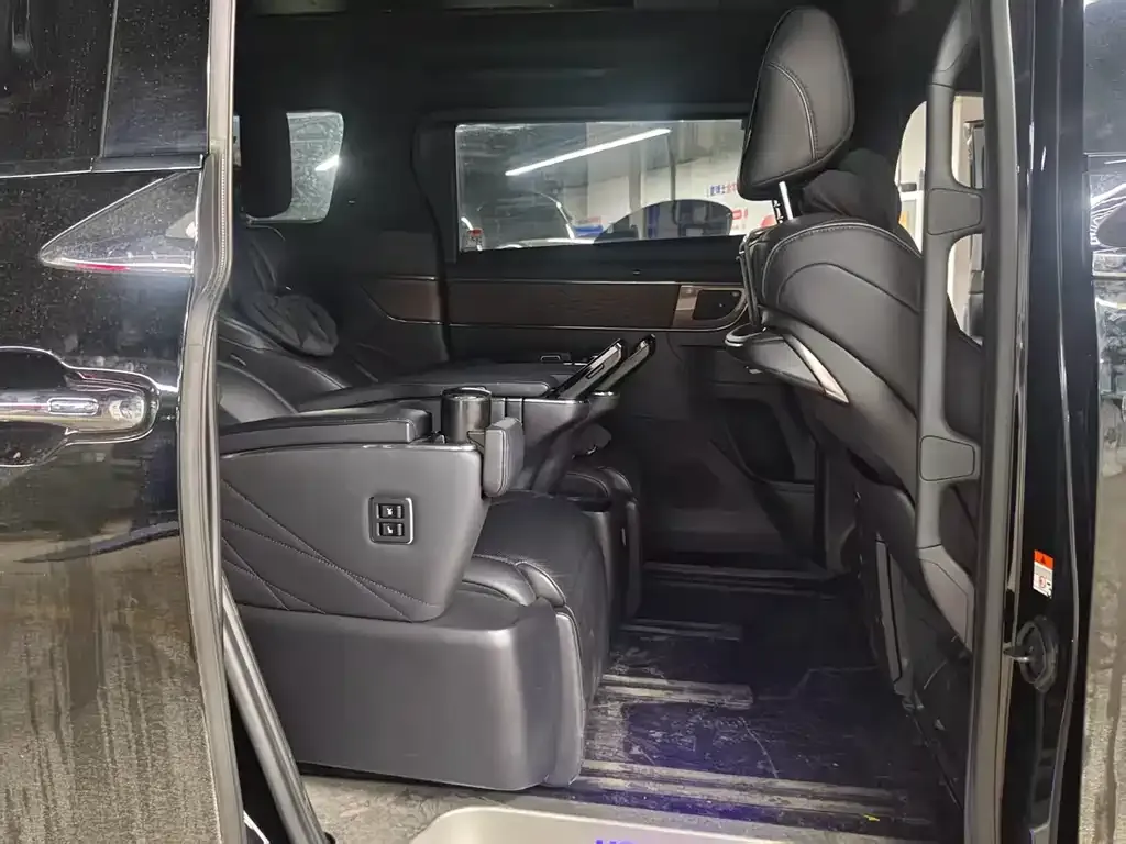 Toyota Vellfire 2024 из CN, фото 3