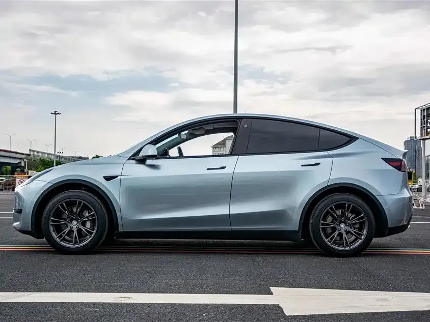 Tesla Model Y 2023 из CN, фото 9