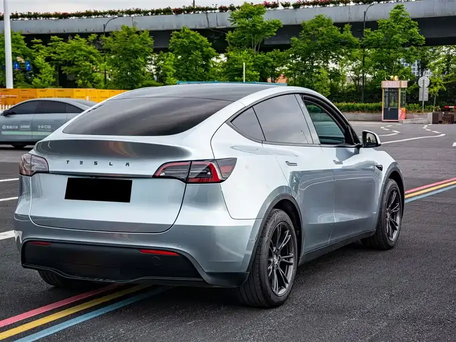 Tesla Model Y 2023 из CN, фото 2