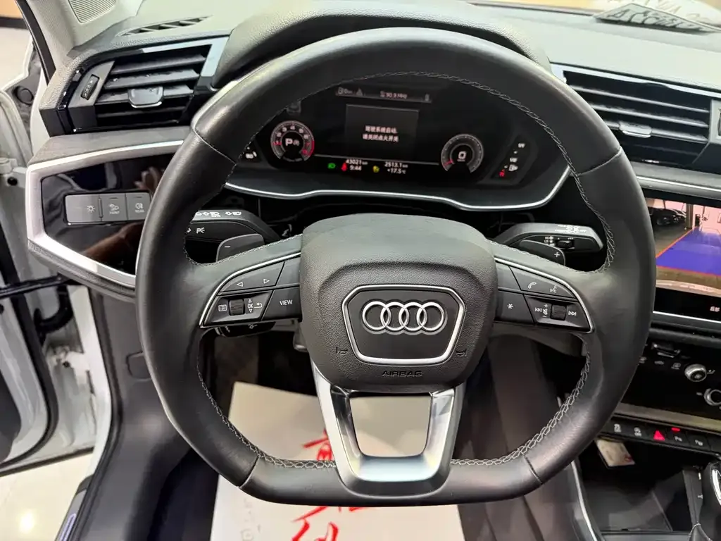 Audi Q3 — фото 5