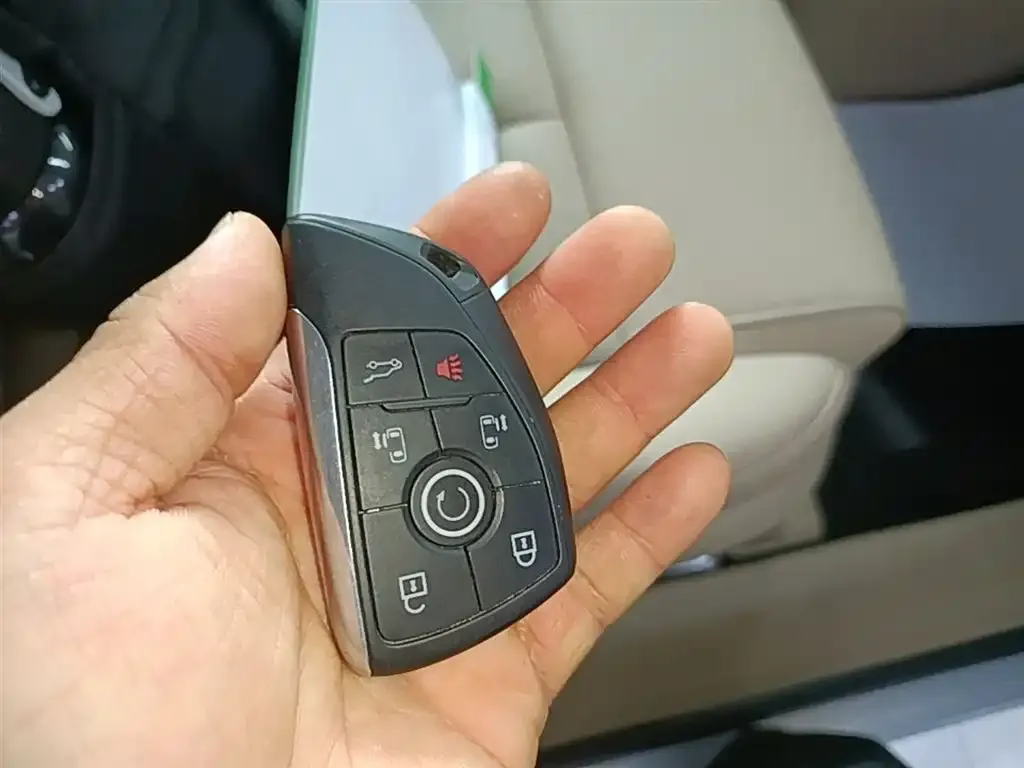 Buick GL8 Hybrid — фото 2
