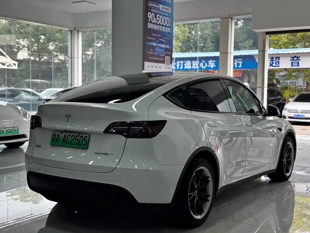 Tesla Model Y 2023 из CN, фото 10