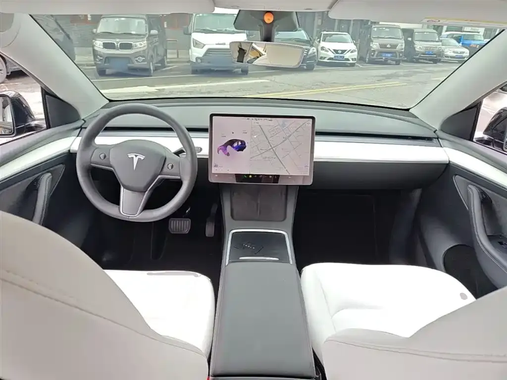 Tesla Model Y — фото 2