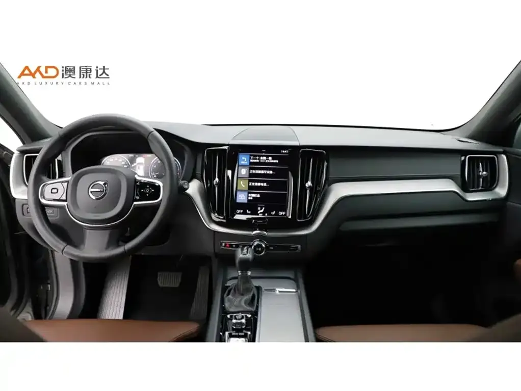 Volvo XC60 — фото 7