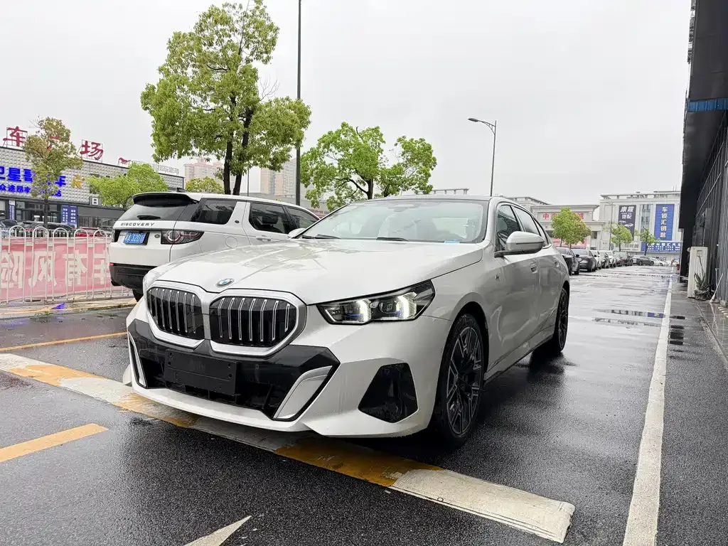 BMW 5 Series 2026 из CN, фото 1