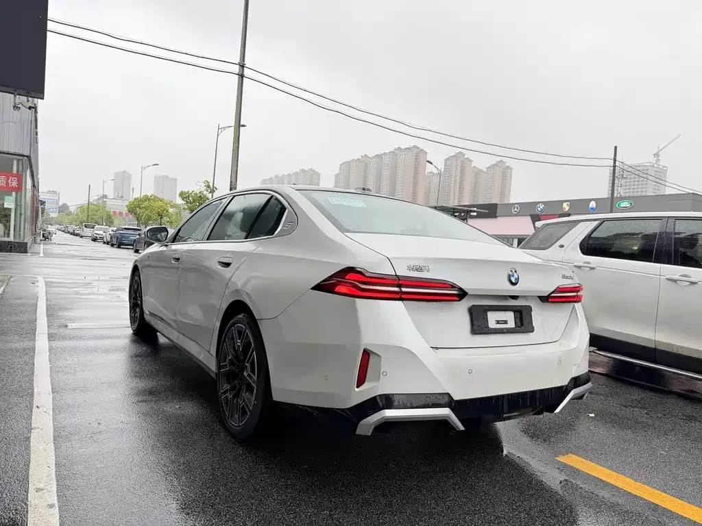 BMW 5 Series 2026 из CN, фото 4