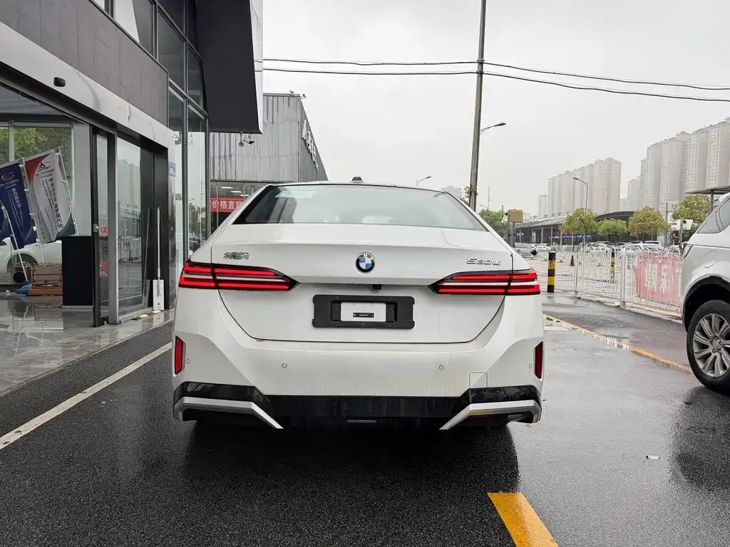 BMW 5 Series 2026 из CN, фото 2