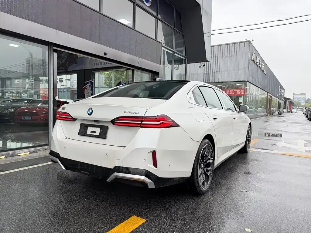 BMW 5 Series 2026 из CN, фото 6