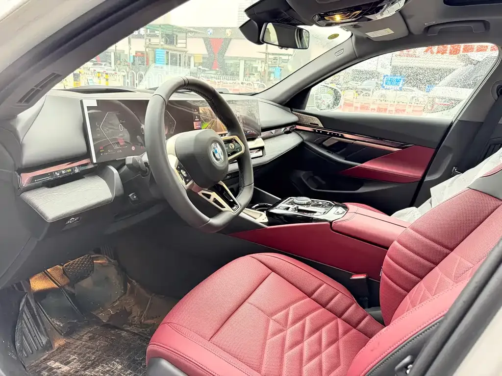 BMW 5 Series 2026 из CN, фото 10