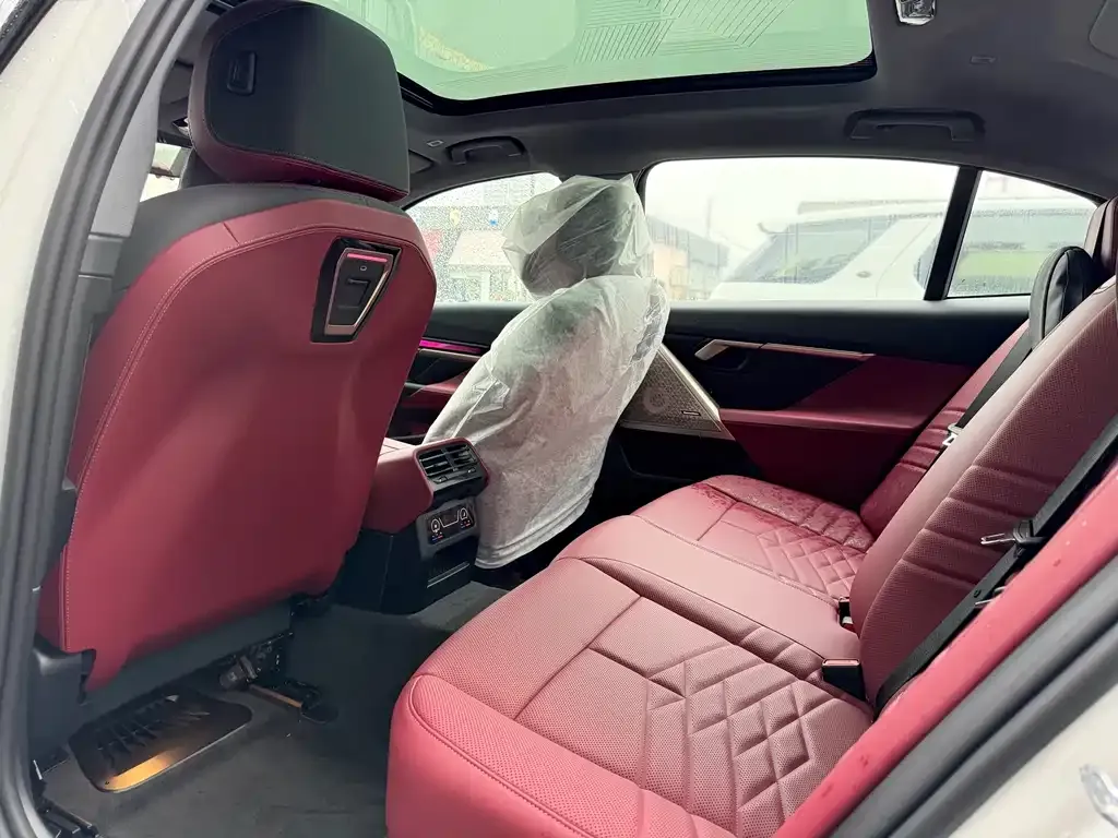 BMW 5 Series 2026 из CN, фото 5