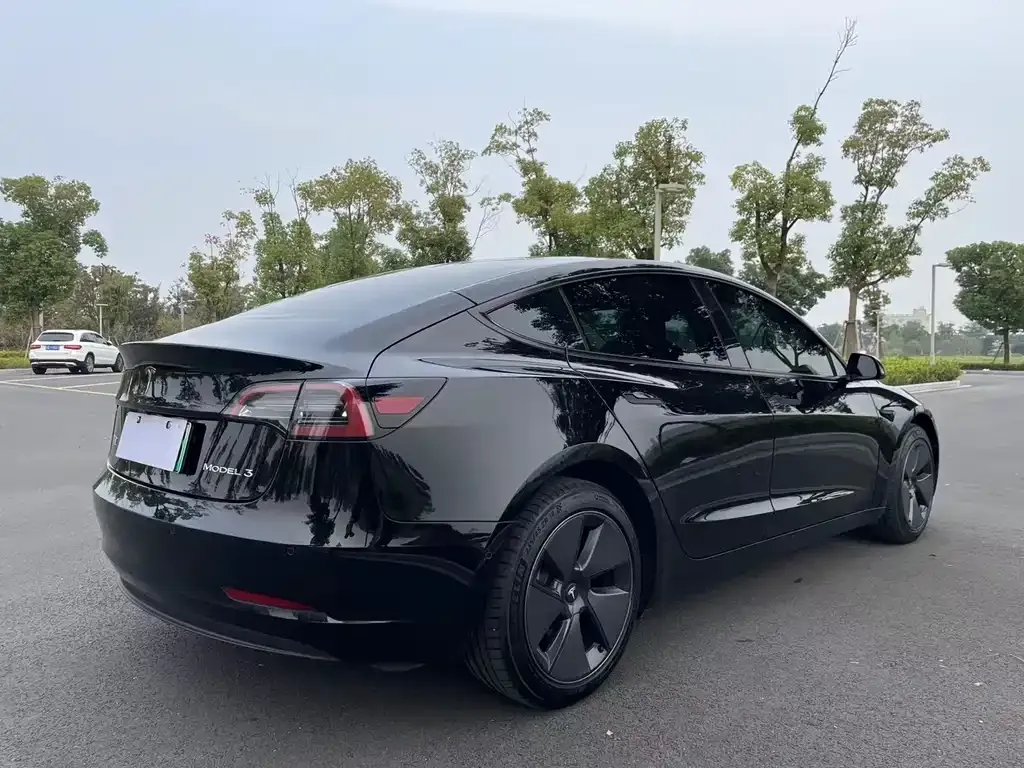 Tesla Model 3 — фото 4