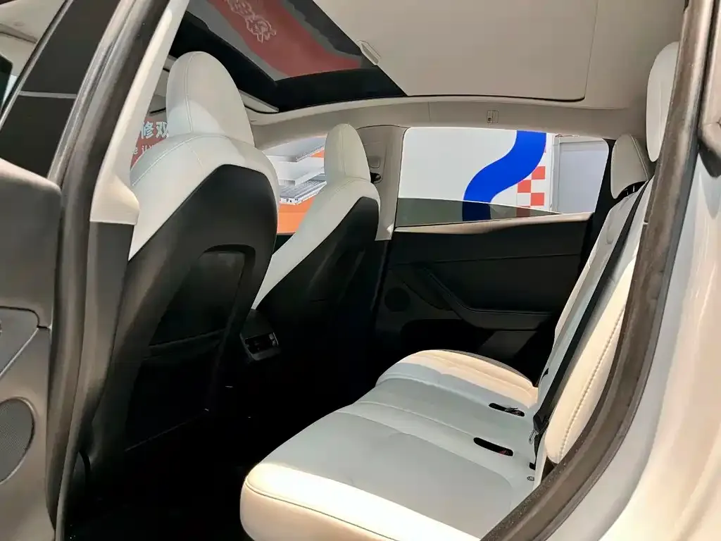 Tesla Model Y 2023 из CN, фото 2