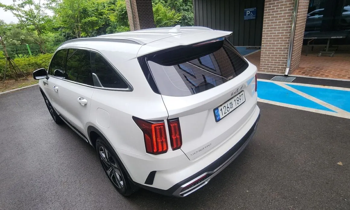 Kia Sorento — фото 10