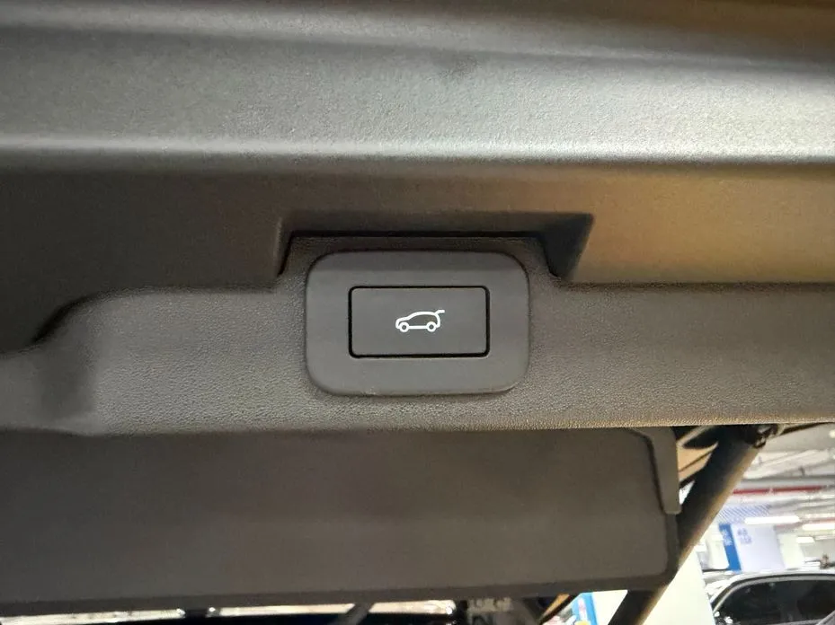 Land Rover Discovery 2025 из KR, фото 4