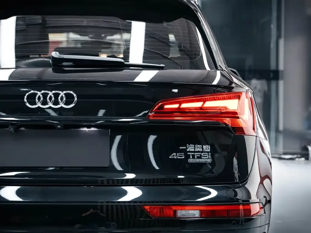 Audi Q5L — фото 5