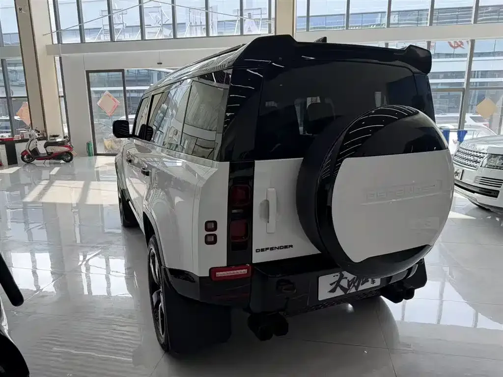 Land Rover Defender — фото 6