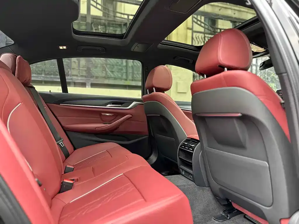 BMW 5 Series 2023 из CN, фото 3
