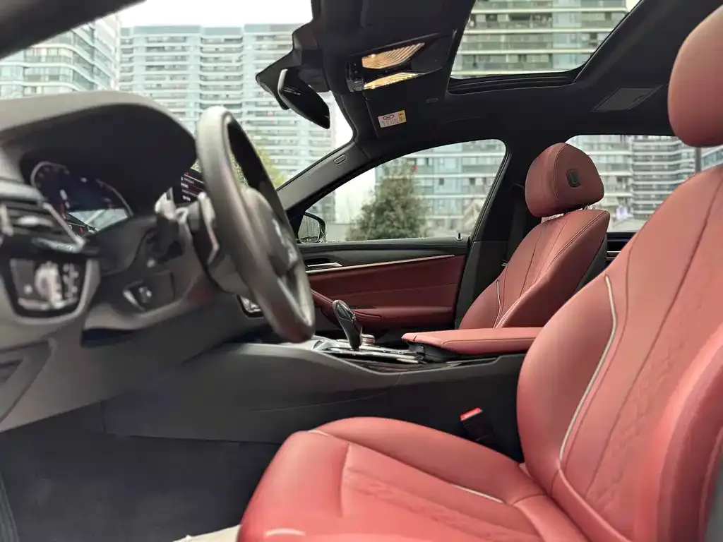 BMW 5 Series 2023 из CN, фото 2