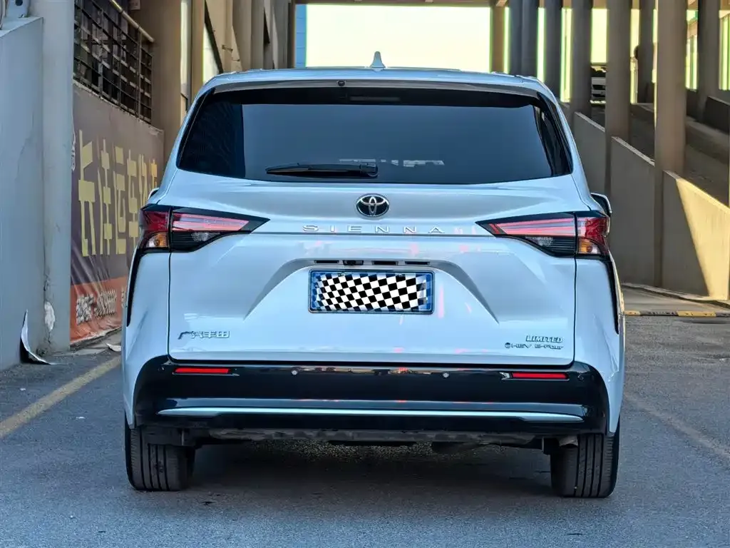 Toyota Sienna 2025 из CN, фото 4