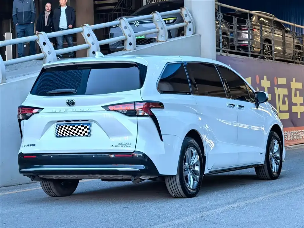 Toyota Sienna 2025 из CN, фото 5