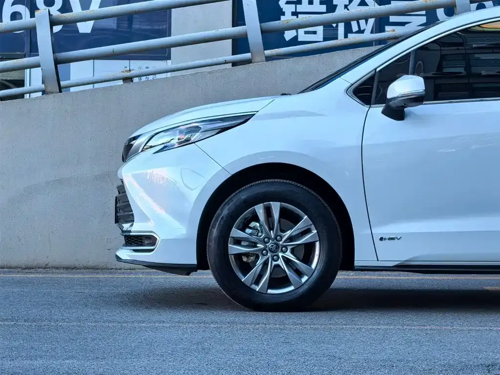 Toyota Sienna 2025 из CN, фото 3