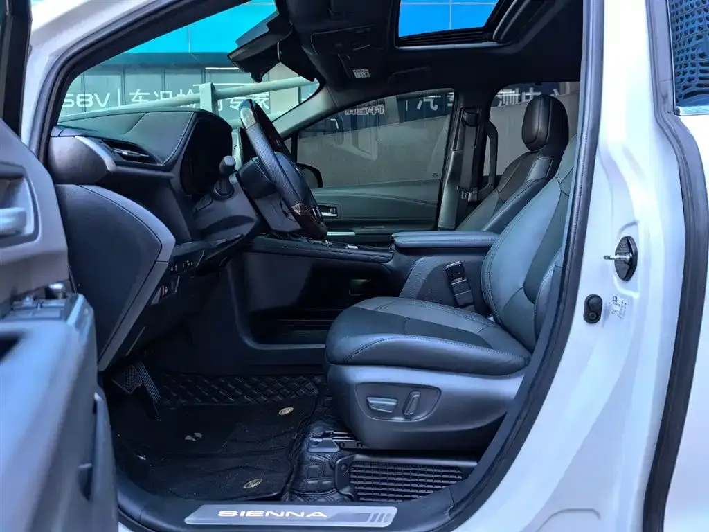 Toyota Sienna 2025 из CN, фото 9