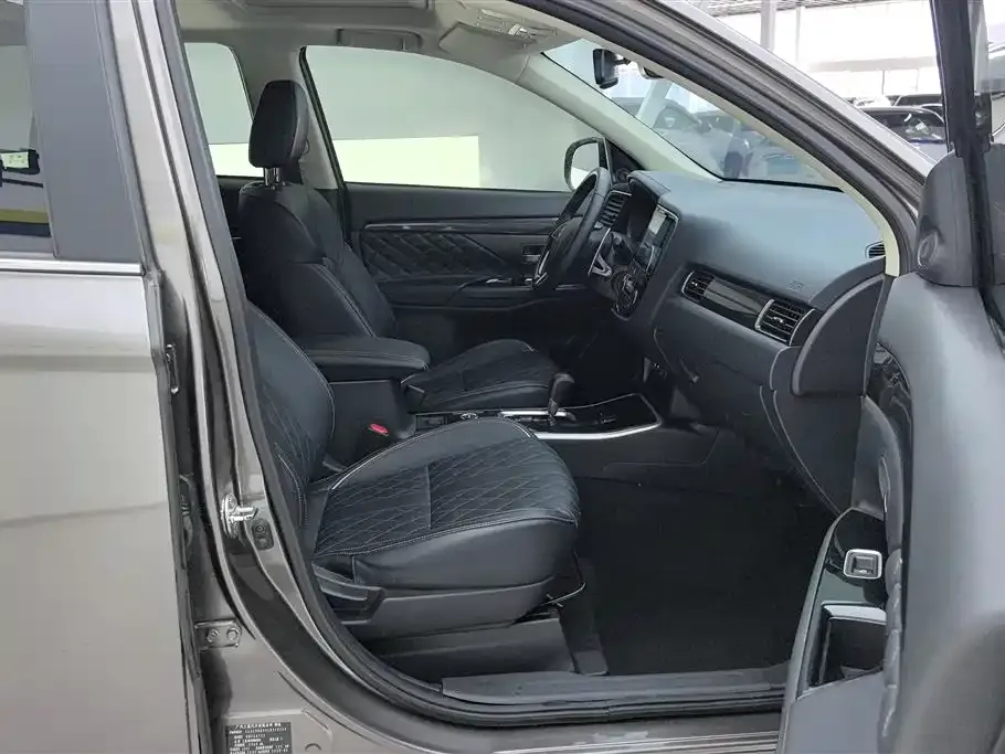 Mitsubishi Outlander 2021 из CN, фото 5