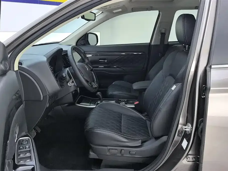 Mitsubishi Outlander 2021 из CN, фото 3